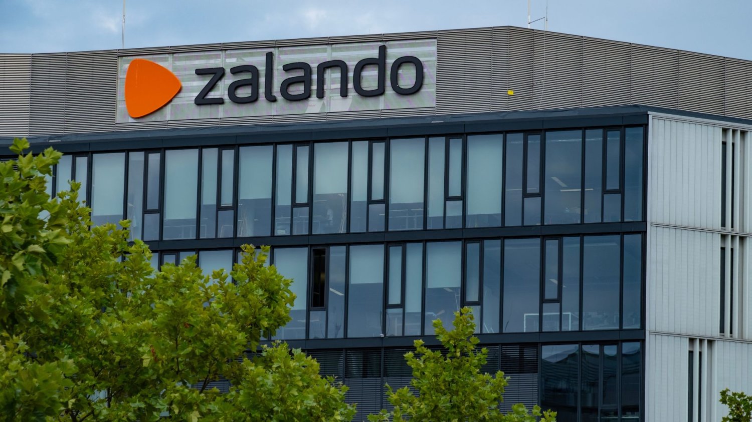 Zalando zamyka magazyn.