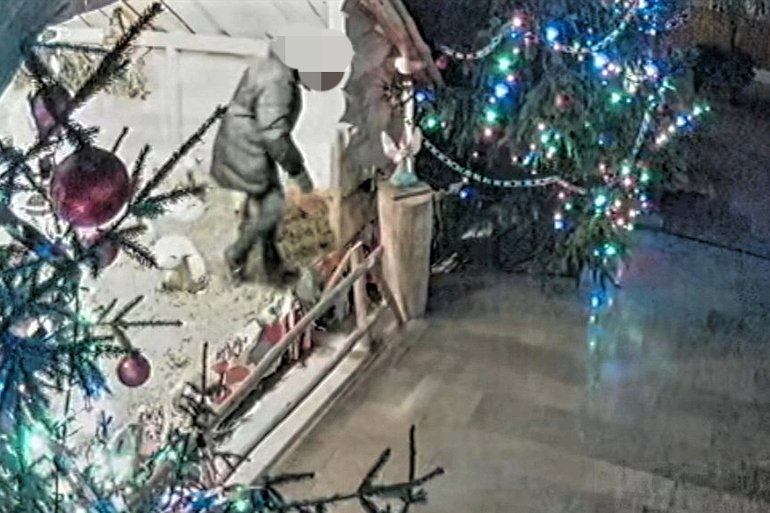 Policja zatrzymała 34-latka, który okradł szopkę bożonarodzeniową.