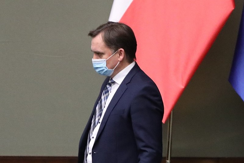 Zakaz zgromadzeń nie dotyczy sędziów i prokuratorów, którym przewodzi Zbigniew Ziobro