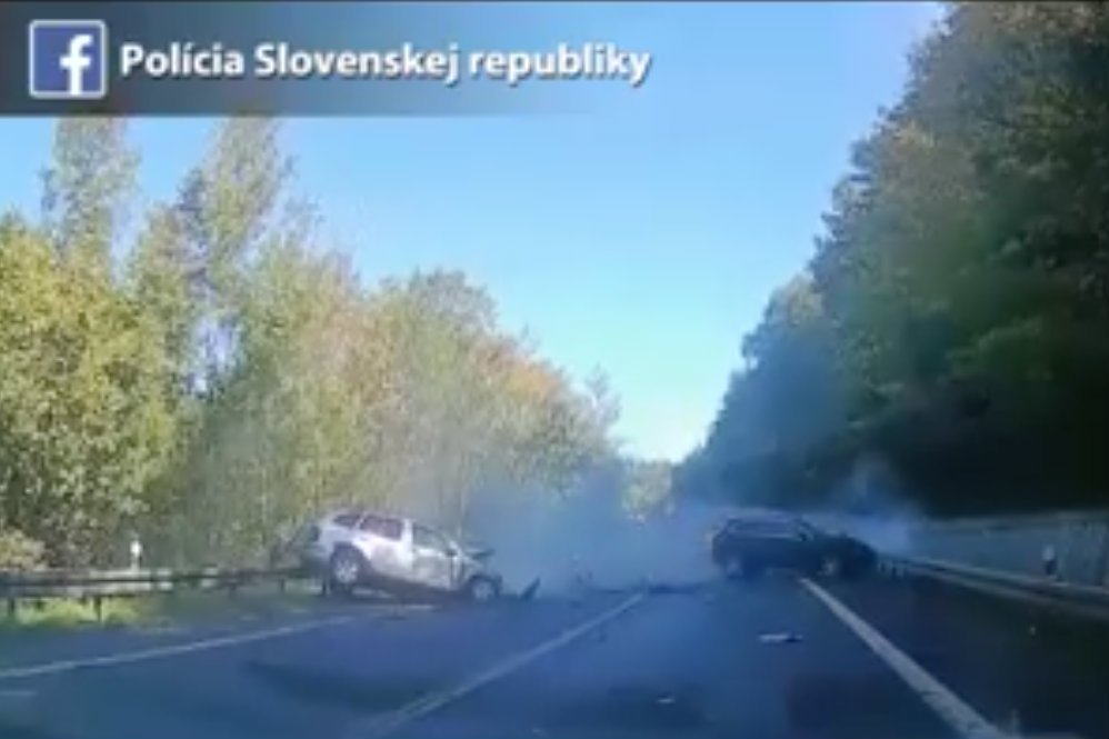 Trzej polscy kierowcy luksusowych samochodów urządzili sobie śmiertelnie niebezpieczny wyścig na Słowacji.