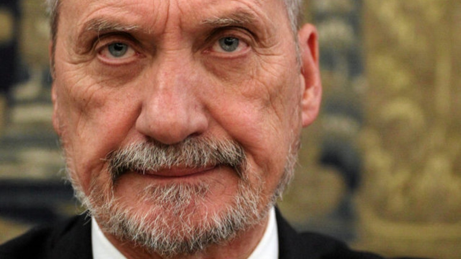Dziennikarz Tomasz Piątek przedstawił mapę rzekomych powiązań Antoniego Macierewicza z Rosją. Wynika z niej, że wiceprezesa PiS i samego Władimira Putina dzieli tylko kilka kontaktów.