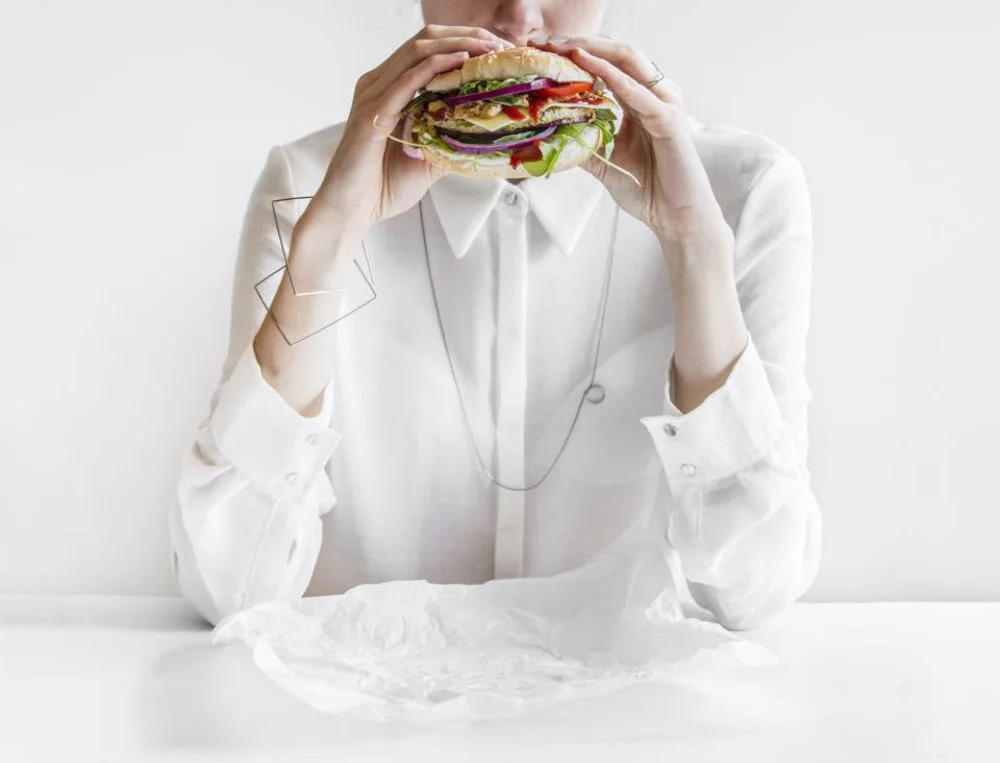 Burger i biżuteria Agaty Bieleń, Fot. Agnieszka Pałtynowicz