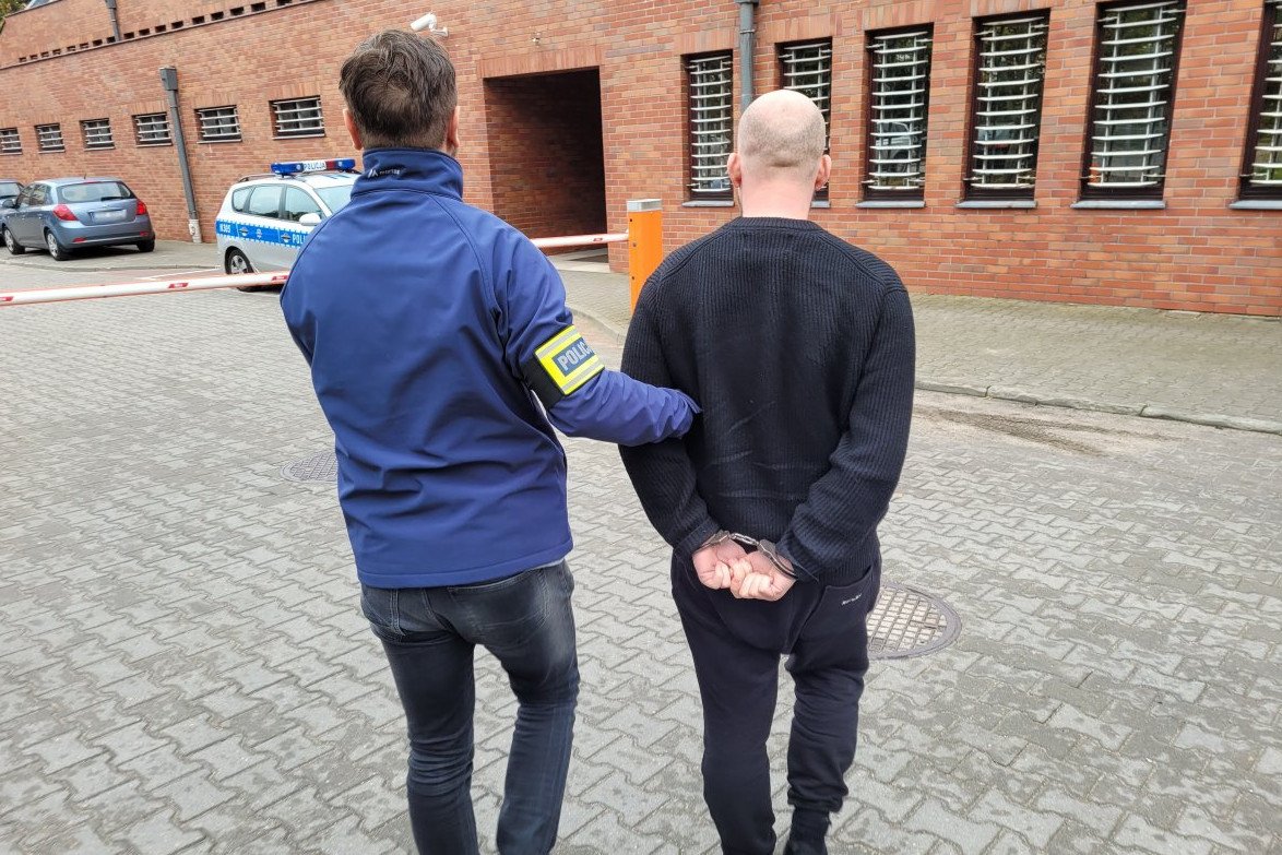 31-letni Niemiec oszukał ponad 20 osób i wyłudził od nich pieniądze.