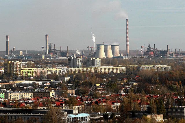 GUS oszacował, że polskie środki trwałe były rok temy warte 2,8 bln zł. Na zdjęciu: Huta w Dąbrowie Górniczej