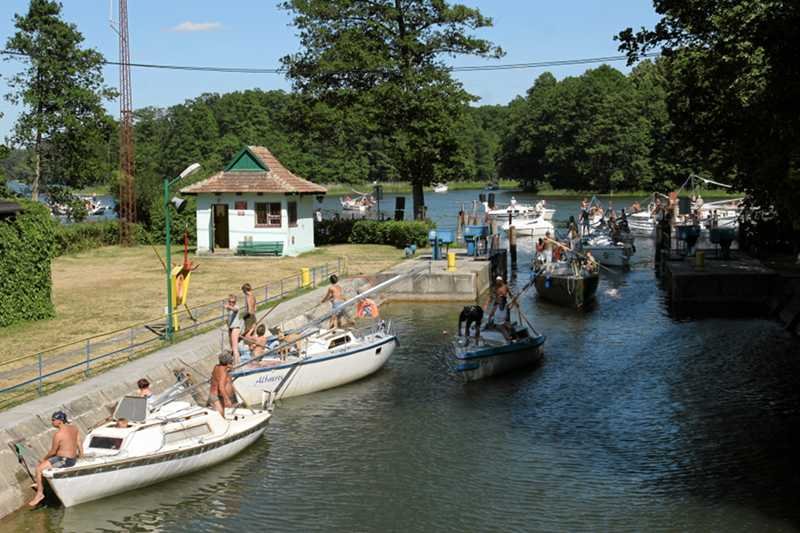 Śluza w Rucianem-Nidzie na Mazurach