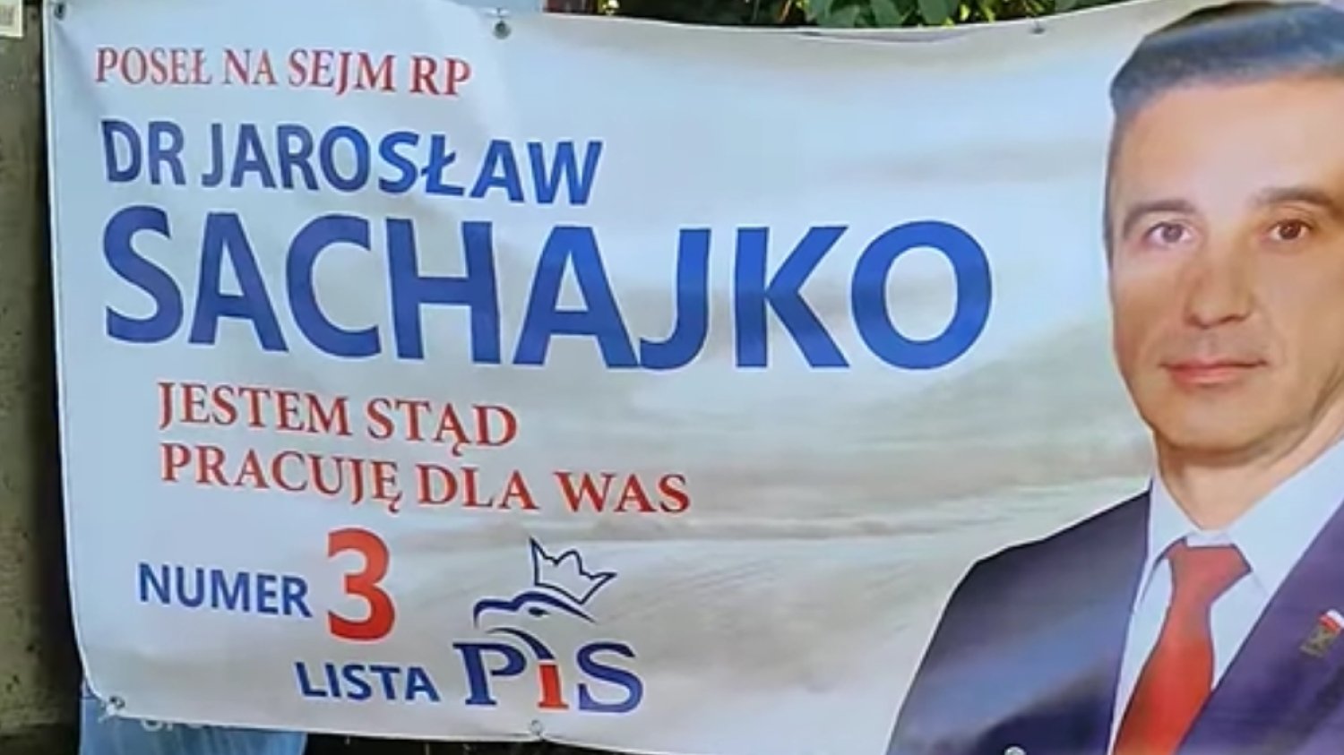 Nielegalny plakat kandydat PiS. Skuteczna interwencja mieszkańca.