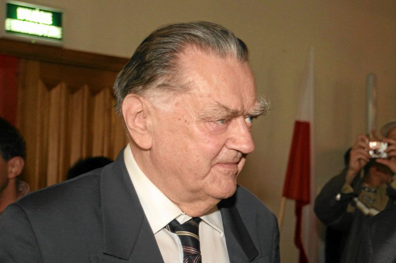 Były premier Jan Olszewski na wieczorze wyborczym Prawa i Sprawiedliwości (2010 rok).
