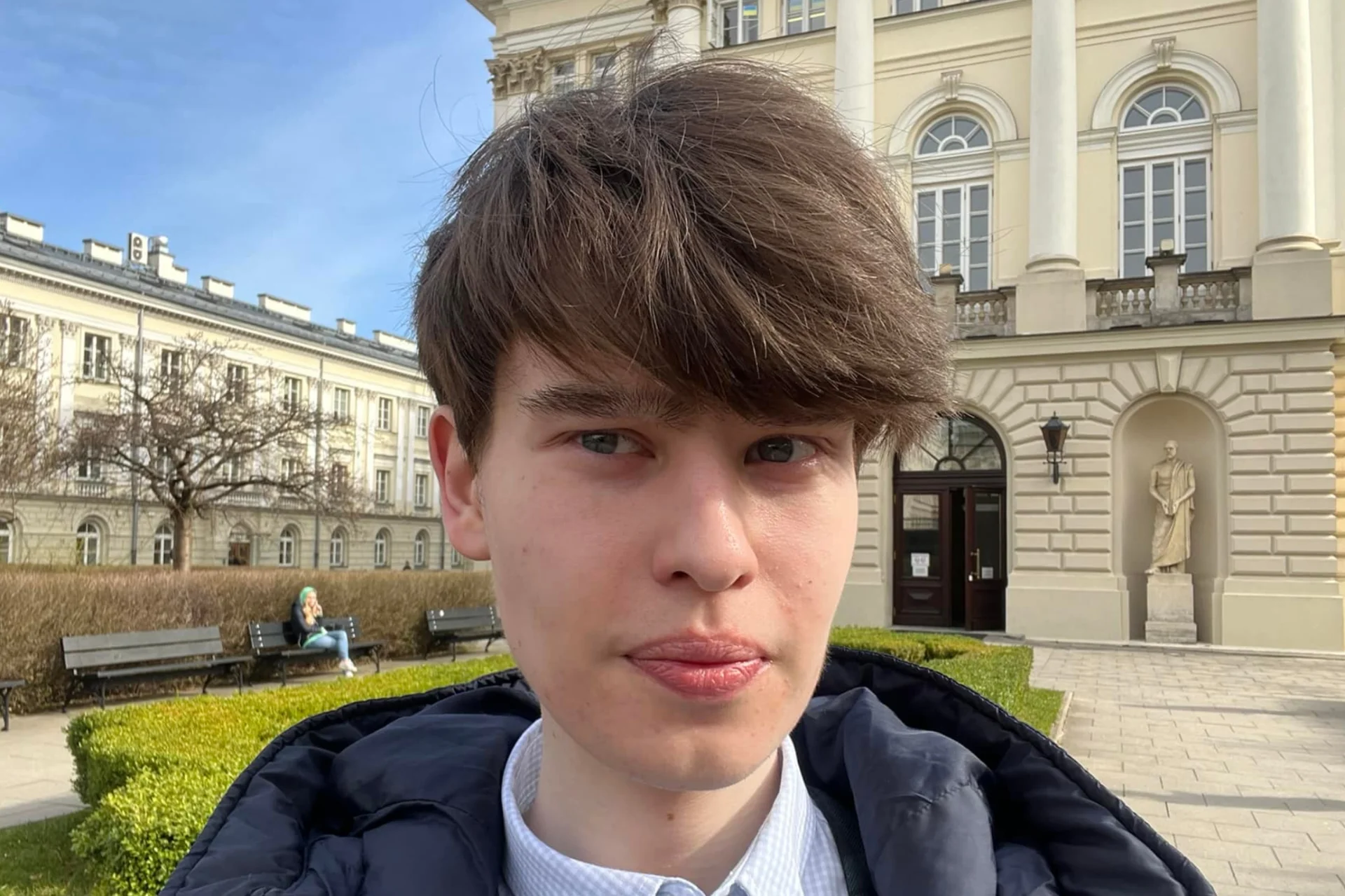 Oskar Szafarowicz dostał posadę w państwowym banku.