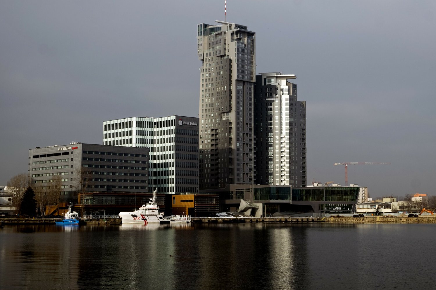 Saperzy już zabezpieczyli i wywieźli bombę z portu w Gdyni.