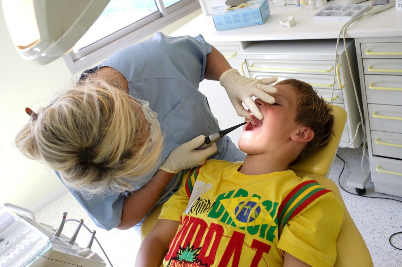Coraz więcej dzieci w Polsce ma próchnicę. Nie wiedzą, jak dbać o zęby?