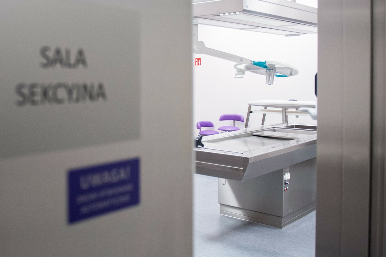 Sala do sekcji zwłok. Zdjęcie ilustracyjne.