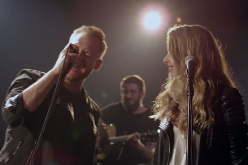 Dla niektórych internautów polska wersja "Shallow" brzmi lepiej niż oryginał.