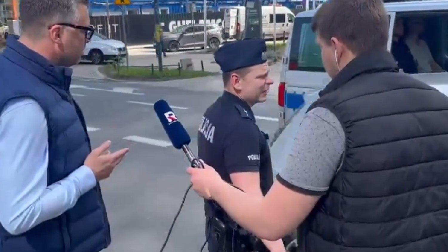 Reporter TV Republika zatrzymany przez policję. "Wybieram się do radiowozu".