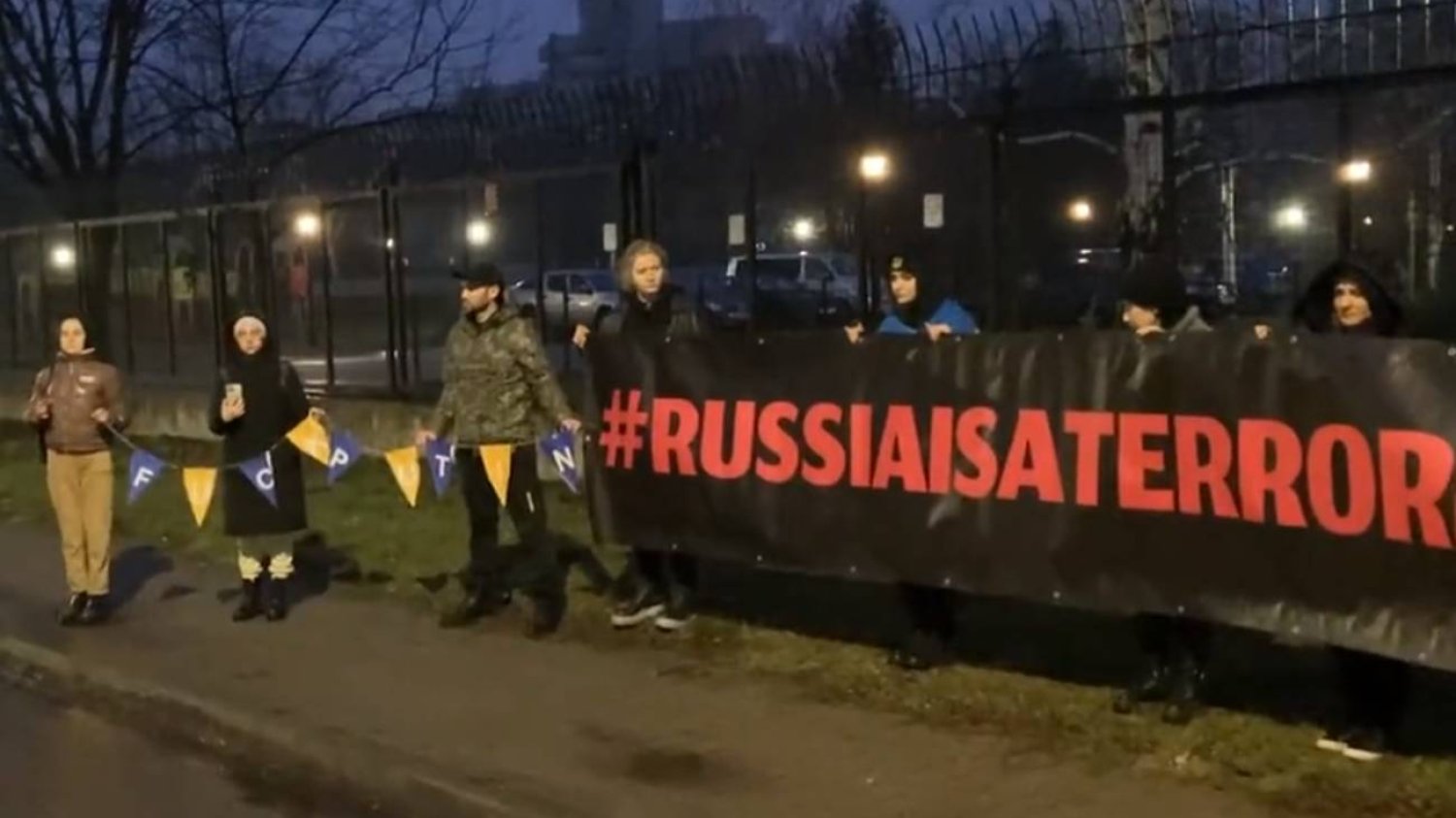 Rosyjscy dyplomaci w Warszawie obudzeni alarmem bombowym. Polski happening