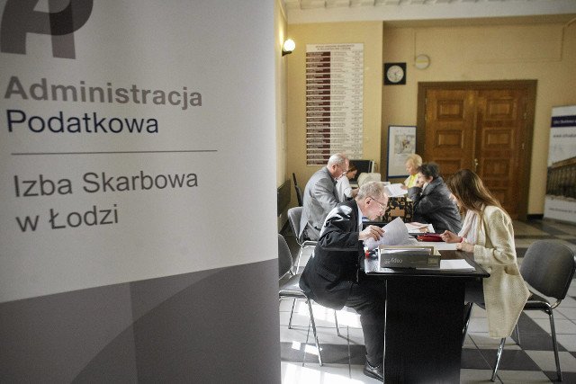 Aby sfinansować obietnice rządu musieliśmy pracować na podatki przez prawie pół roku. Ale po festiwalu obietnic PiS będzie jeszcze dłużej.