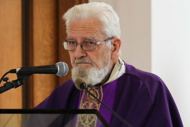 Ksiądz Adam Boniecki dostał od księży marian zakaz swobodnego wypowiadania się w mediach.