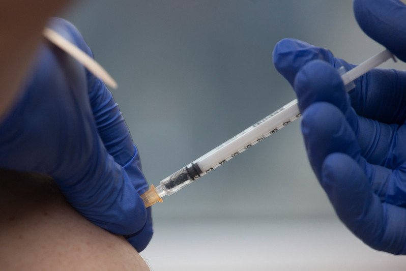 "Wiadomości" zawyżyły liczbę osób zaszczepionych. Jest ich 2 miliony mniej.