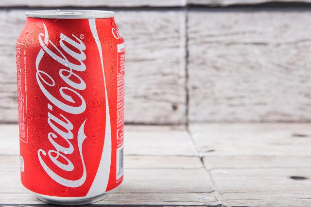 Puszka Coli zawiera 10 łyżeczek cukru