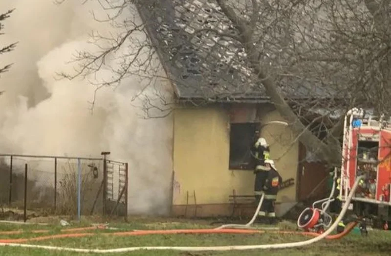 Pożar w Stryszowie. Trwa obława na sprawcę. Pożar w Stryszowie. RMF FM: ofiary pobite i związane.