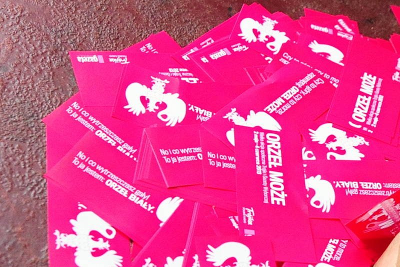 Orzeł mógł wyrzucić ulotki z helikoptera. Czy teraz może posprzątać?