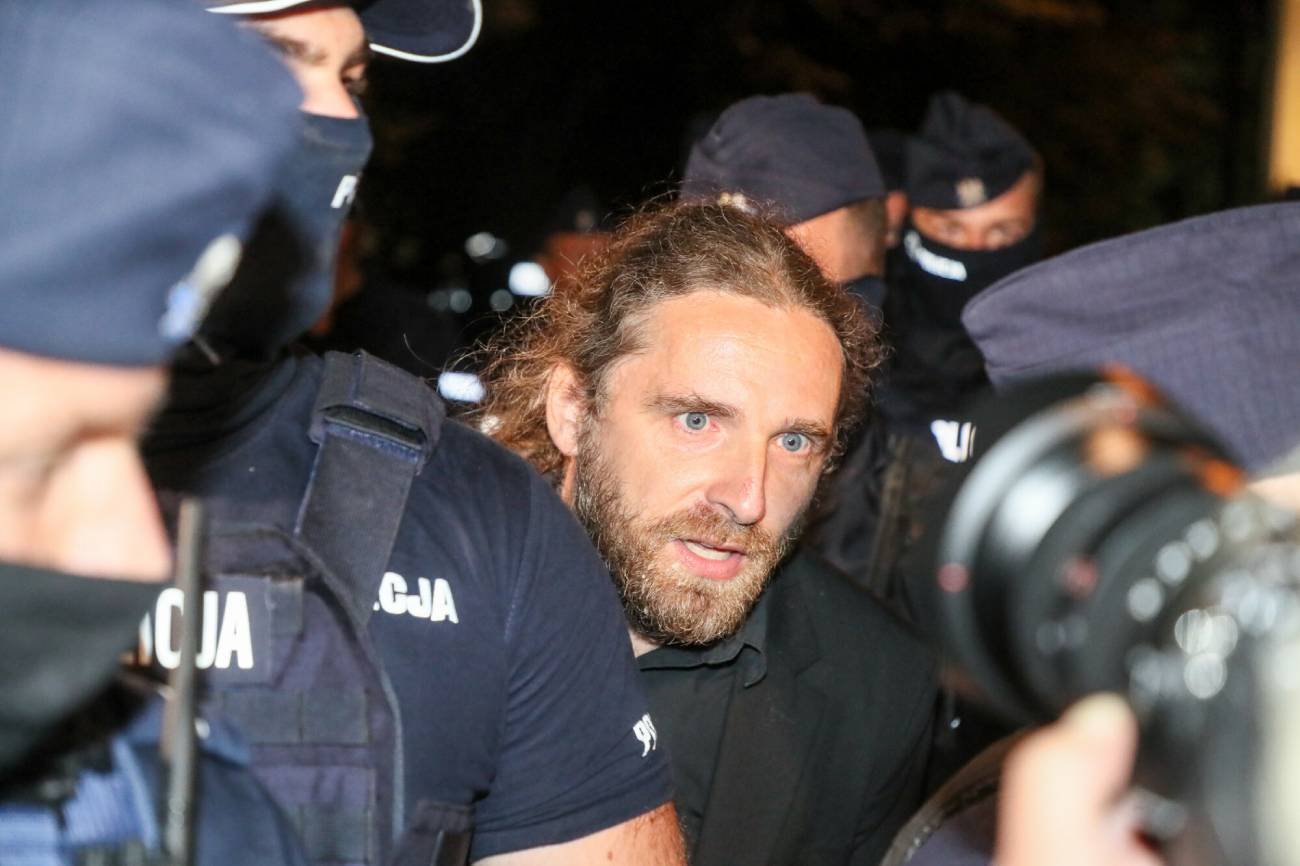 W środę wieczorem kilkaset osób zebrało się przed Sejmem, aby wyrazić swoje niezadowolenie z powodu przyjęcia przez Izbę noweli ustawy medialnej.