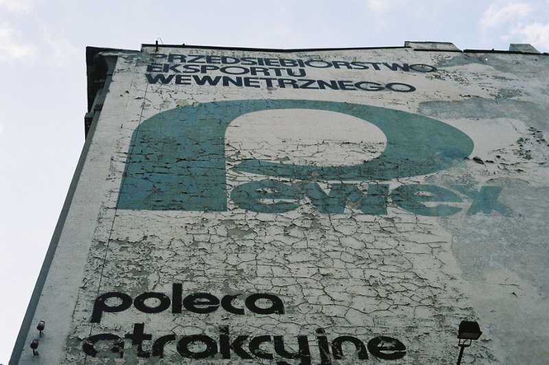 Czar Pewexu - choć mocno wyblakły, jest wciąż dostrzegalny