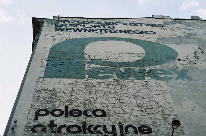 Czar Pewexu - choć mocno wyblakły, jest wciąż dostrzegalny