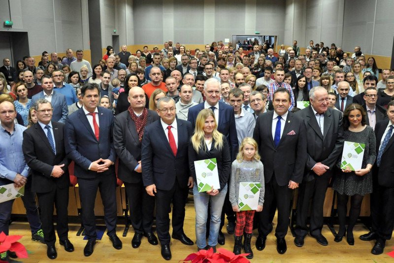 Uroczystość wręczenia przydziałów na mieszkania w ramach rządowego programu Mieszkanie+ w Jarocinie.