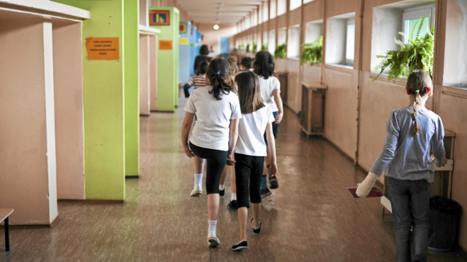 W szkołach gimnazjalnych i w podstawówkach jest najwięcej zachowań patologicznych, wynika z raportu NIK