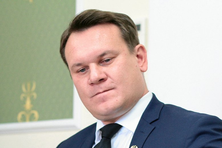 Dominik Tarczyński usłyszał od Jarosława Kaczyńskiego niezbyt miłe słowa.