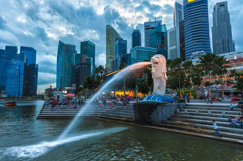 Singapur to nowoczesne państwo, które skutecznie walczy ze śmieceniem na ulicach.