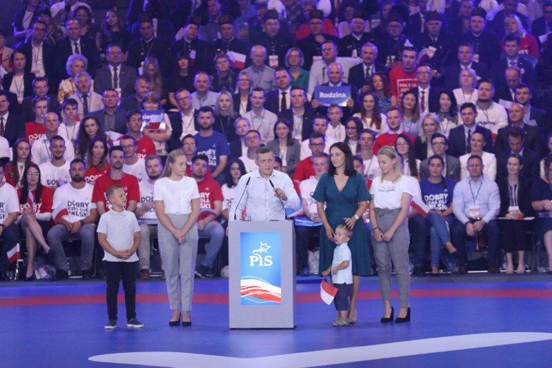Podczas konwencji PiS w Lublinie na scenę zaproszono rodzinę Piskorzów.