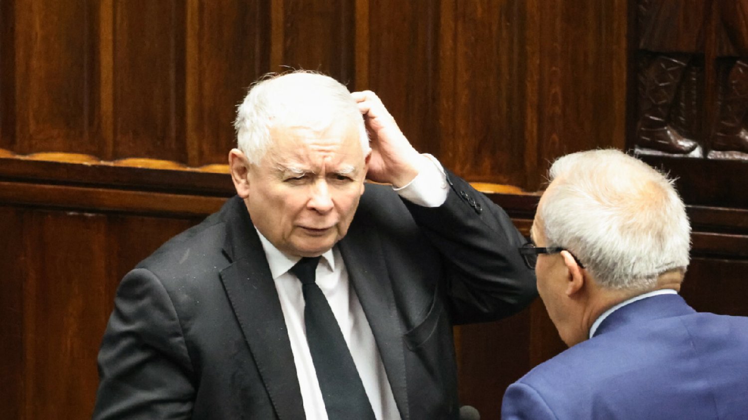 Sondaż. Jarosław Kaczyński i PiS poniżej 30 proc. Opozycja z większością.