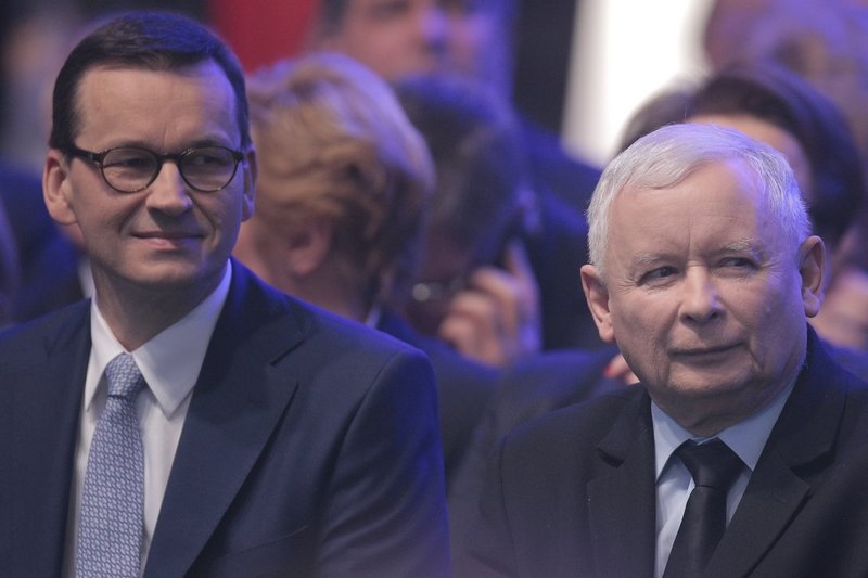 Przy ul. Nowogrodzkiej zaparkowały rządowe limuzyny.