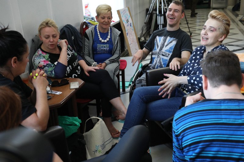 1 maja mija 14. dzień protestu rodziców osób niepełnosprawnych w Sejmie.