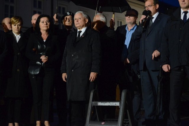 Kaczyński znów dzieli Polaków w czasie miesięcznicy. "Nasi przeciwnicy mają tylko broń komunistów - prowokację"