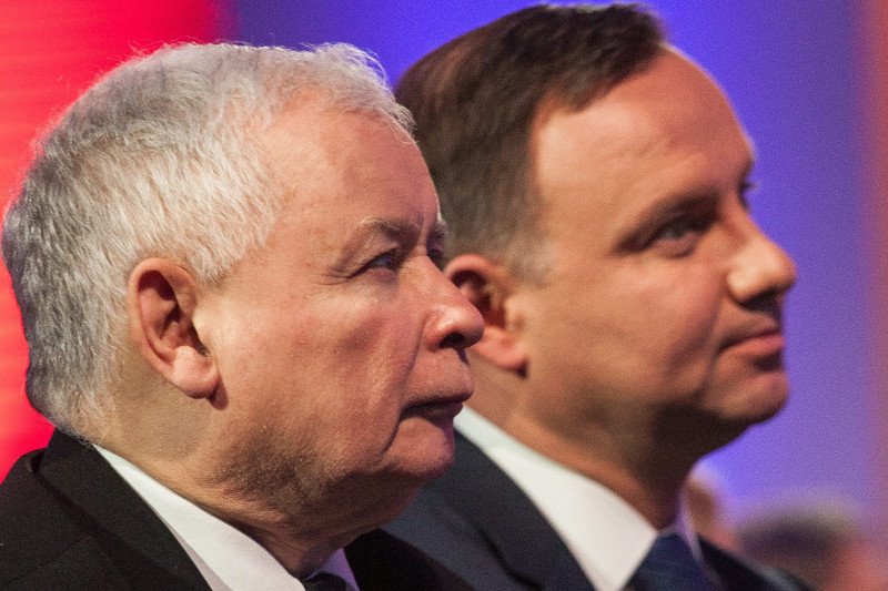 Prezydent z prezesem będą się porozumiewać przez pośrednika. Duda wysyła swojego człowieka z misją specjalną