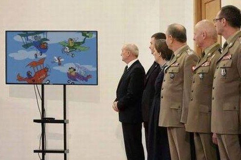 "Niewidzialne śmigłowce" – tajna broń Macierewicza. Internet bezlitośnie wypomina szefowi MON obietnicę