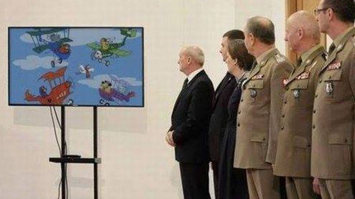 "Niewidzialne śmigłowce" – tajna broń Macierewicza. Internet bezlitośnie wypomina szefowi MON obietnicę