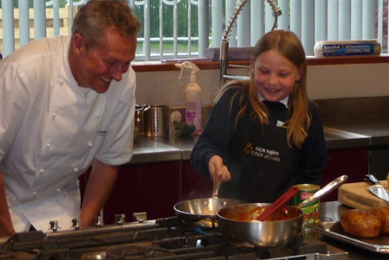 Marta Payne ze znanym brytyjskim kucharzem Nickem Narnem