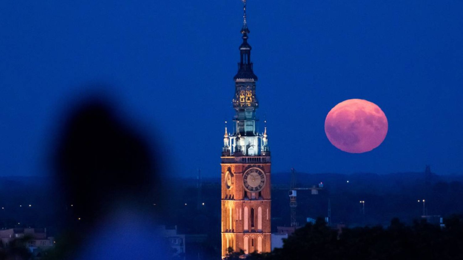 Pełnia truskawkowego Księżyca. Co to znaczy – zmiany dla każdego znaku