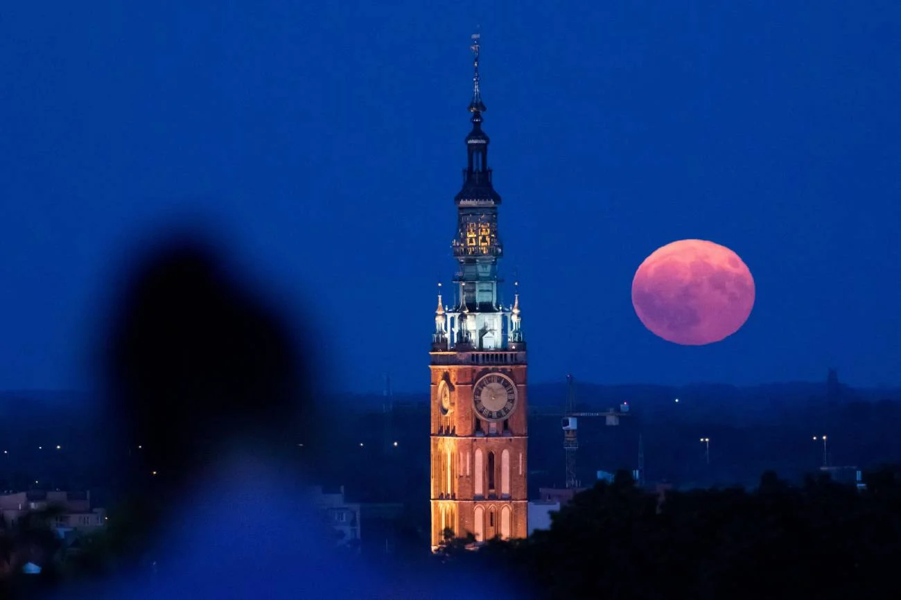 Pełnia truskawkowego Księżyca. Co to znaczy – zmiany dla każdego znaku