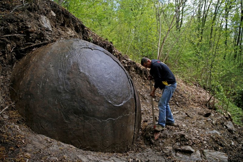 Największa kamienna kula znaleziona na terytorium Bośni przez Sama Osmanagicha