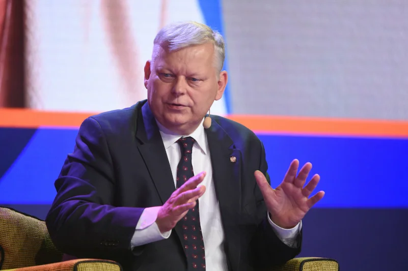Marek Suski nie jest autorem obrazu sprzedanego na aukcji WOŚP. Polityk przeprasza za Polski Ład.