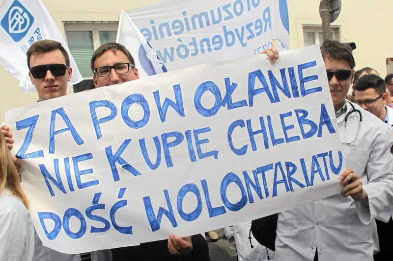 Tak na ulicach Warszawy rezydenci protestowali już w ubiegły roku. Na rządzie nie zrobiło to jednak wrażenia, więc dziś sięgają po bardziej stanowcze metody.