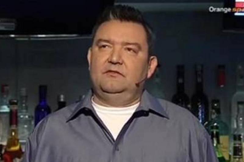 Paweł Zarzeczny nie tylko pisze teksty. W stacji Orange Sport prowadzi program "Fun Raport".