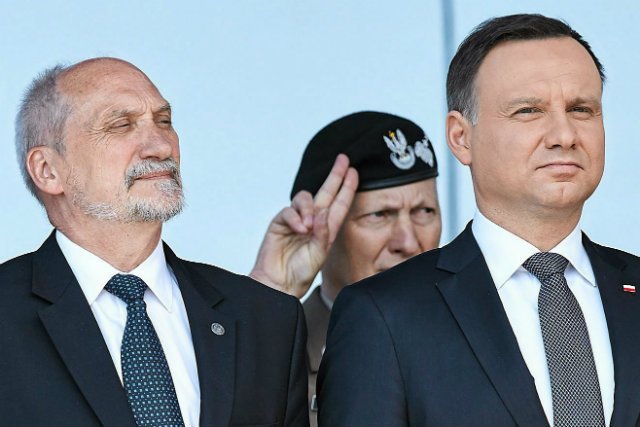 Od wielu miesięcy trwa wojna podjazdowa pomiędzy Ministerstwem Obrony Narodowej a Pałacem Prezydenckim.
