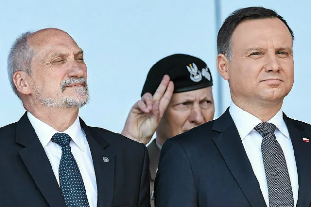 Od wielu miesięcy trwa wojna podjazdowa pomiędzy Ministerstwem Obrony Narodowej a Pałacem Prezydenckim.