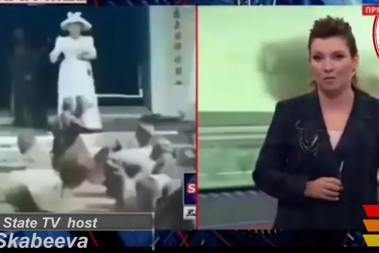 Rosyjska propaganda oczernia Elżbietę II. Posłużyli się fake newsem.