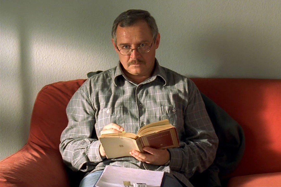 Adaś Miauczyński grany przez Marka Kondrata to idealny przykład osoby z zaburzeniami obsesyjno-kompulsywnymi zwanych też nerwicą natręctw